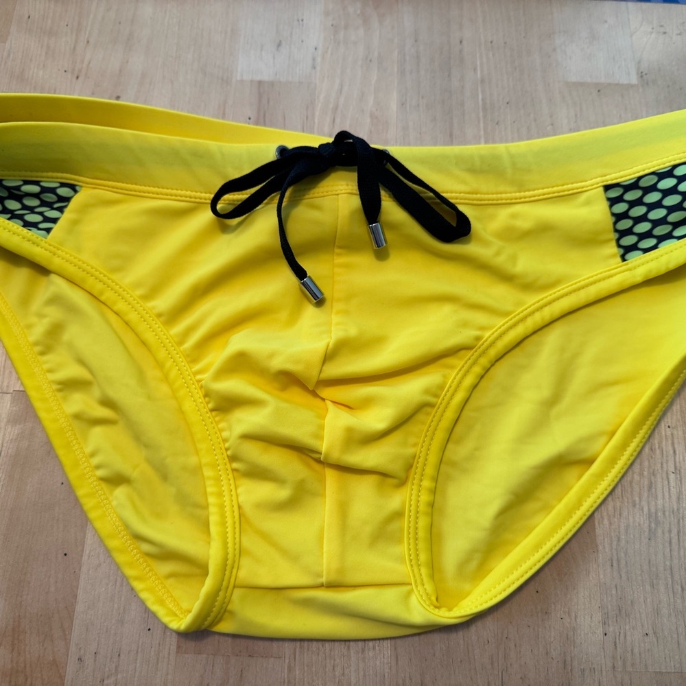 Sexy Men’s UXH Collection Swim Brief Neon Yellow Size XL NWT